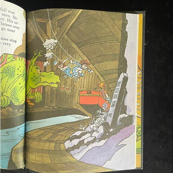 Raggedy Ann and Andy In the Tunnel of Lost Toys by Catherine Bushnell | 1980 - Picture 7 of 10